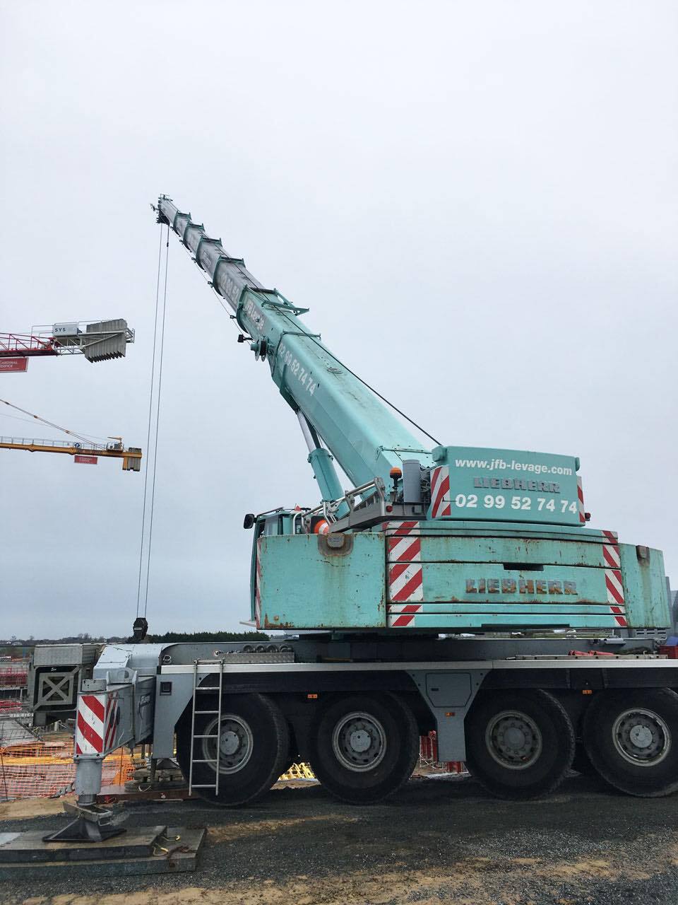 Optimisation des coûts grâce à la location de grue de levage