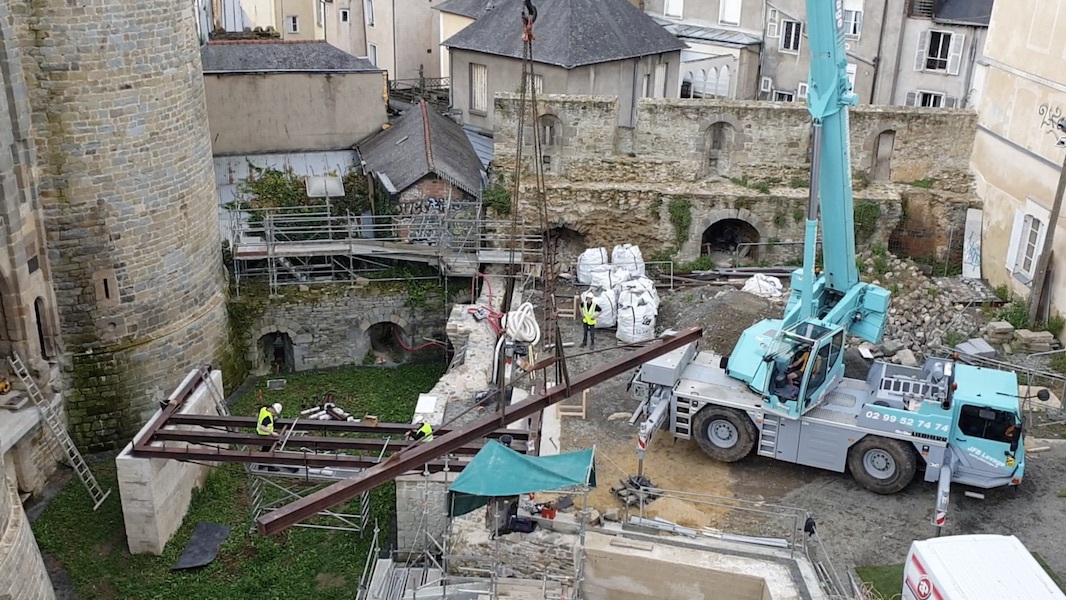 levage-grue-liebherr-40T-pose-pont-levis-portes-mordelaise-rennes