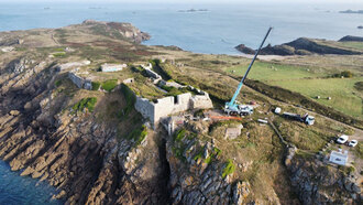 Grutage au Fort d'Arboulé à Saint-Malo